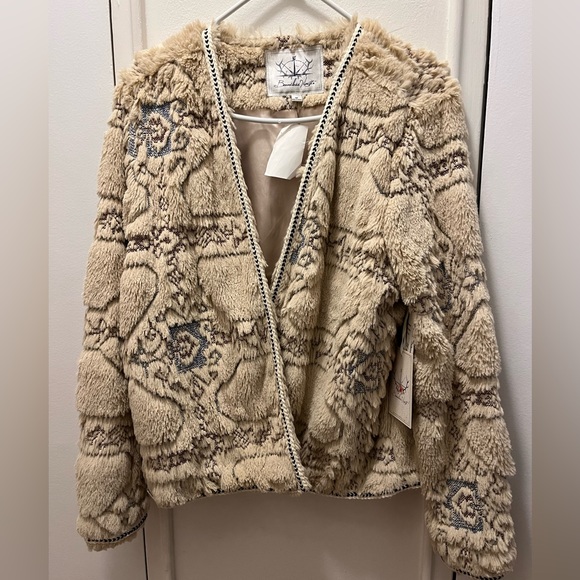 Cozy Beige Patterned Jacket - Picture 1 of 7